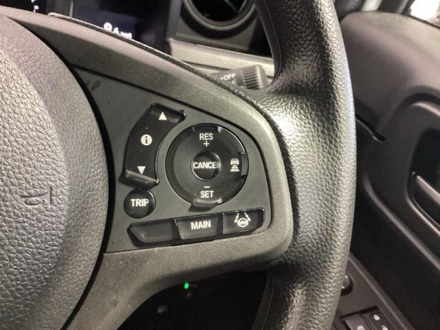 クルーズコントロールを装備しています。高速道路などで一定の速度で走ってくれるので運転が楽ですよ!速度を設定できますので、スピードの出しすぎにも注意できます。