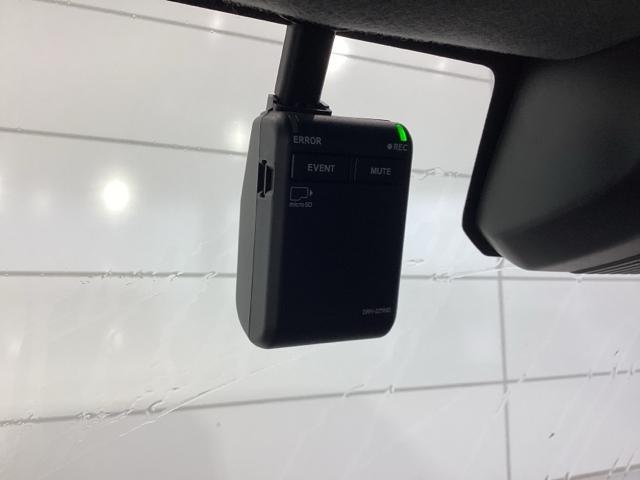 万が一の事故のときもドライブレコーダーがあると安心です。ご利用になる場合は個人情報保護の観点より新品の対応SDカードをお求め下さい。