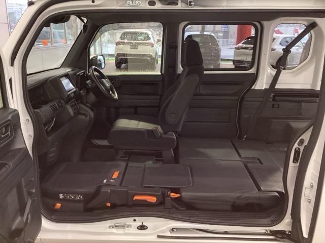 助手席側はセンターピラーレスです。