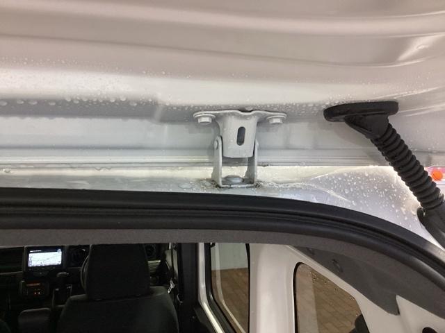 専門業者にて内外装のクリーニングを実施しております!