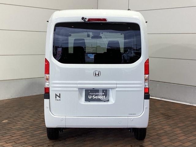 専門業者にて内外装のクリーニングを実施しております!