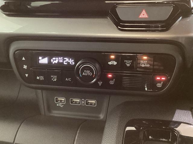 フロント両席にはシートヒーターが付いています！寒い日に便利な装備ですね。