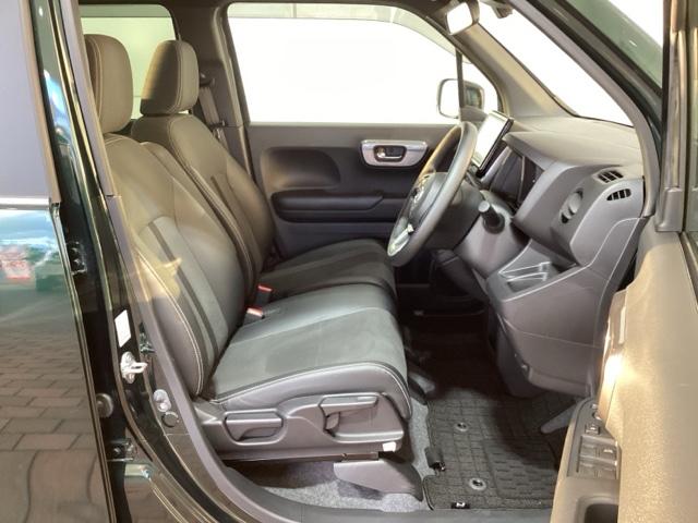 シートは厚めのクッションですのでゆったり座れますよ。