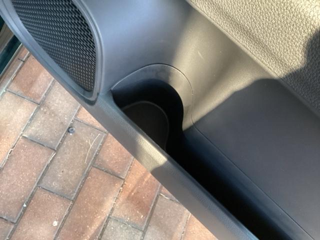 専門業者にて内外装のクリーニングを実施しております！