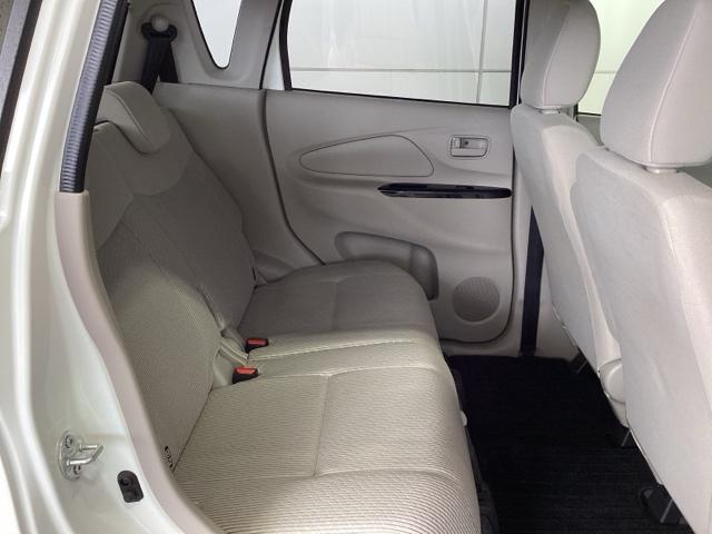 後席も余裕の広さ！ゆったりくつろげます！！