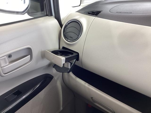 専門業者にて内外装のクリーニングを実施しております！