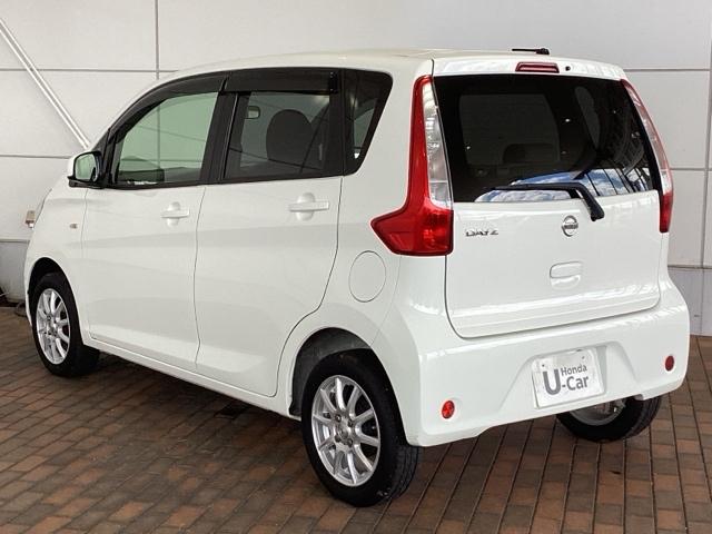 専門業者にて内外装のクリーニングを実施しております！