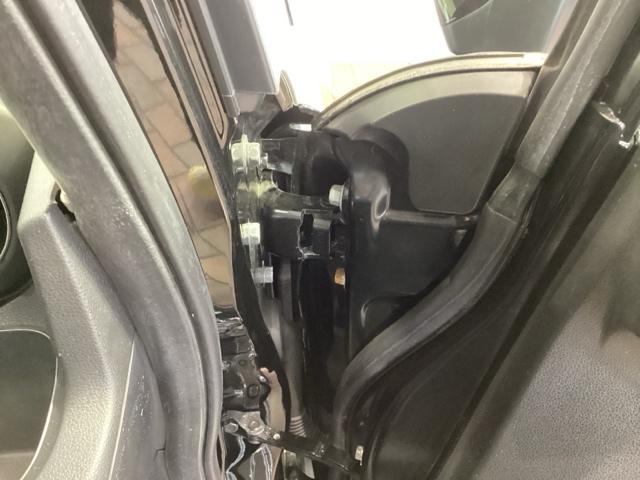 専門業者にて内外装のクリーニングを実施しております！