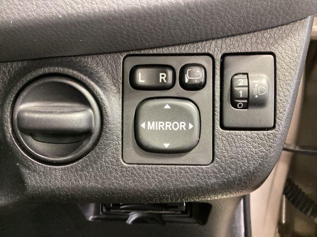 ヴィッツ Ｆ　１年保証　ワンオ－ナ－　音楽機器接続　ＥＴＣ　横滑り防止　キ－レス　整備記録簿　スペアキ－　ドアバイザ－　Ｗエアバッグ　エアコン　ワンオーナー　デュアルエアバック　エアバック付　ＡＢＳ付き　ＵＳＢ接続（9枚目）