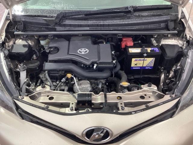 ヴィッツ Ｆ　１年保証　ワンオ－ナ－　音楽機器接続　ＥＴＣ　横滑り防止　キ－レス　整備記録簿　スペアキ－　ドアバイザ－　Ｗエアバッグ　エアコン　ワンオーナー　デュアルエアバック　エアバック付　ＡＢＳ付き　ＵＳＢ接続（10枚目）