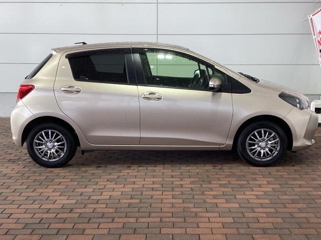 ヴィッツ Ｆ　１年保証　ワンオ－ナ－　音楽機器接続　ＥＴＣ　横滑り防止　キ－レス　整備記録簿　スペアキ－　ドアバイザ－　Ｗエアバッグ　エアコン　ワンオーナー　デュアルエアバック　エアバック付　ＡＢＳ付き　ＵＳＢ接続（37枚目）