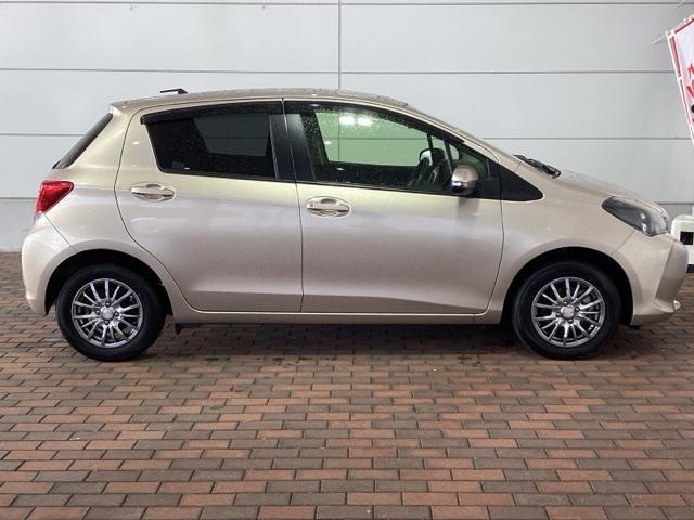 ヴィッツ Ｆ　１年保証　ワンオ－ナ－　音楽機器接続　ＥＴＣ　横滑り防止　キ－レス　整備記録簿　スペアキ－　ドアバイザ－　Ｗエアバッグ　エアコン　ワンオーナー　デュアルエアバック　エアバック付　ＡＢＳ付き　ＵＳＢ接続（53枚目）