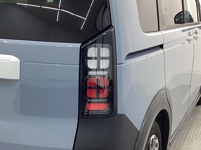 フリード クロスター　Ｈ　ＳＥＮＳＩＮＧ　最長５年保証　ワンオ－ナ－　ナビＬＸＭ－２４５ＺＦＥｉ　ＴＶ　Ｒカメラ　ＢＴオ－ディオ　ＥＴＣ　ＬＥＤライト　両側電動ドア　ＶＳＡ　クルコン　アルミ　スマ－トキ－　スペアキ－ＡＡＣ（45枚目）