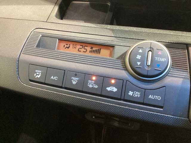 フリードスパイク Gジャストセレクション+ タバコ臭有り 1年保証 ワンオ-ナ- ナビVXM-145VSi TV Rカメラ BTオ-ディオ DVD ETC HID VSA キ-レス 整備記録簿 AAC スペアキ- ドアバイザ- Wエアバッグ(8枚目)