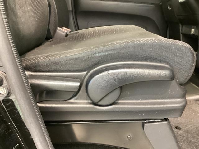 �V�[�g�n�C�g�A�W���X�^�[���t���Ă���̂ŉ^�]�p���𒲐�����̂ɕ֗��ł��ˁB�g���ɍ������V�[�g�|�W�V�����͈��S�^�]���J�y���ɂ��Ȃ���܂��B