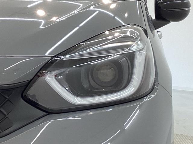 フィット ｅ：ＨＥＶＲＳ　Ｈ　ＳＥＮＳＩＮＧ　最長５年保証　ワンオ－ナ－　純正ナビ　ＴＶ　Ｒカメラ　ＢＴオ－ディオ　ＥＴＣ　ＬＥＤライト　ＶＳＡ　クルコン　アルミ　スマ－トキ－　盗難防止装置　整備記録簿　ＡＡＣ　スペアキ－（8枚目）