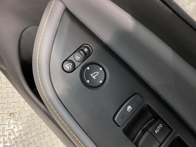 フィット ｅ：ＨＥＶＲＳ　Ｈ　ＳＥＮＳＩＮＧ　最長５年保証　ワンオ－ナ－　純正ナビ　ＴＶ　Ｒカメラ　ＢＴオ－ディオ　ＥＴＣ　ＬＥＤライト　ＶＳＡ　クルコン　アルミ　スマ－トキ－　盗難防止装置　整備記録簿　ＡＡＣ　スペアキ－（15枚目）