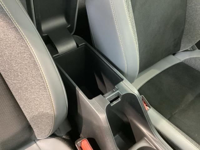 フィット ｅ：ＨＥＶＲＳ　Ｈ　ＳＥＮＳＩＮＧ　最長５年保証　ワンオ－ナ－　純正ナビ　ＴＶ　Ｒカメラ　ＢＴオ－ディオ　ＥＴＣ　ＬＥＤライト　ＶＳＡ　クルコン　アルミ　スマ－トキ－　盗難防止装置　整備記録簿　ＡＡＣ　スペアキ－（28枚目）