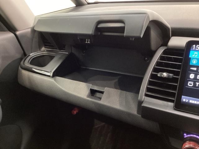 フィット ｅ：ＨＥＶＲＳ　Ｈ　ＳＥＮＳＩＮＧ　最長５年保証　ワンオ－ナ－　純正ナビ　ＴＶ　Ｒカメラ　ＢＴオ－ディオ　ＥＴＣ　ＬＥＤライト　ＶＳＡ　クルコン　アルミ　スマ－トキ－　盗難防止装置　整備記録簿　ＡＡＣ　スペアキ－（29枚目）