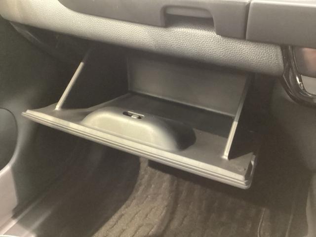 フィット ｅ：ＨＥＶＲＳ　Ｈ　ＳＥＮＳＩＮＧ　最長５年保証　ワンオ－ナ－　純正ナビ　ＴＶ　Ｒカメラ　ＢＴオ－ディオ　ＥＴＣ　ＬＥＤライト　ＶＳＡ　クルコン　アルミ　スマ－トキ－　盗難防止装置　整備記録簿　ＡＡＣ　スペアキ－（30枚目）