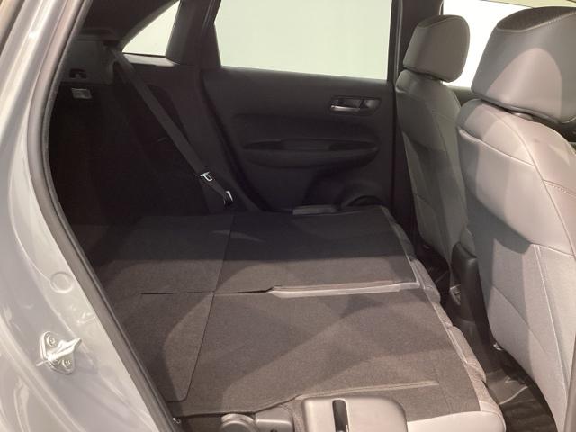 フィット ｅ：ＨＥＶＲＳ　Ｈ　ＳＥＮＳＩＮＧ　最長５年保証　ワンオ－ナ－　純正ナビ　ＴＶ　Ｒカメラ　ＢＴオ－ディオ　ＥＴＣ　ＬＥＤライト　ＶＳＡ　クルコン　アルミ　スマ－トキ－　盗難防止装置　整備記録簿　ＡＡＣ　スペアキ－（32枚目）