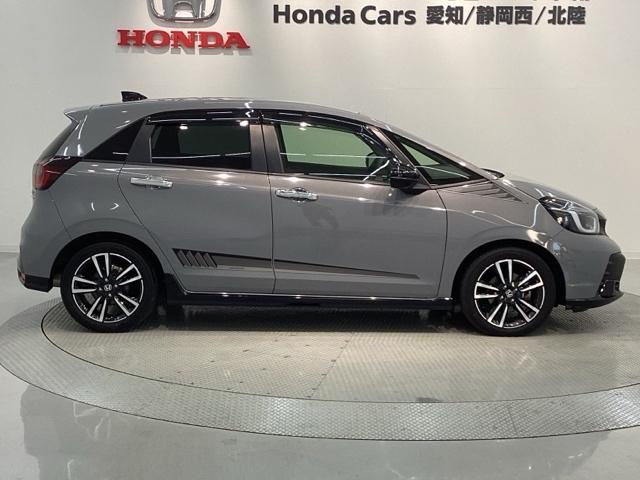 フィット ｅ：ＨＥＶＲＳ　Ｈ　ＳＥＮＳＩＮＧ　最長５年保証　ワンオ－ナ－　純正ナビ　ＴＶ　Ｒカメラ　ＢＴオ－ディオ　ＥＴＣ　ＬＥＤライト　ＶＳＡ　クルコン　アルミ　スマ－トキ－　盗難防止装置　整備記録簿　ＡＡＣ　スペアキ－（50枚目）