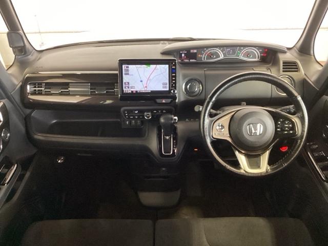 �g���₷�����C�A�E�g�̃_�b�V���{�[�h���ӂł��B�I�[�g�G�A�R���⏬������ȂǊ��������������ڂł��B