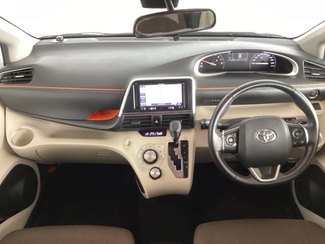 �g���₷�����C�A�E�g�̃_�b�V���{�[�h���ӂł��B�I�[�g�G�A�R���⏬������ȂǊ��������������ڂł��B