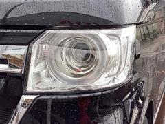 ＬＥＤヘッドライトは、点灯の瞬間から最大光量を発揮し、突然暗くなるトンネルなどでの安定感を高めます。 7