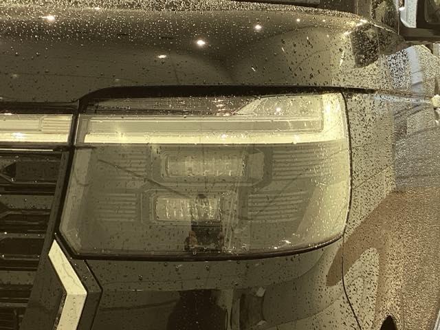 ＬＥＤヘッドライトは、点灯の瞬間から最大光量を発揮し、突然暗くなるトンネルなどでの安定感を高めます。