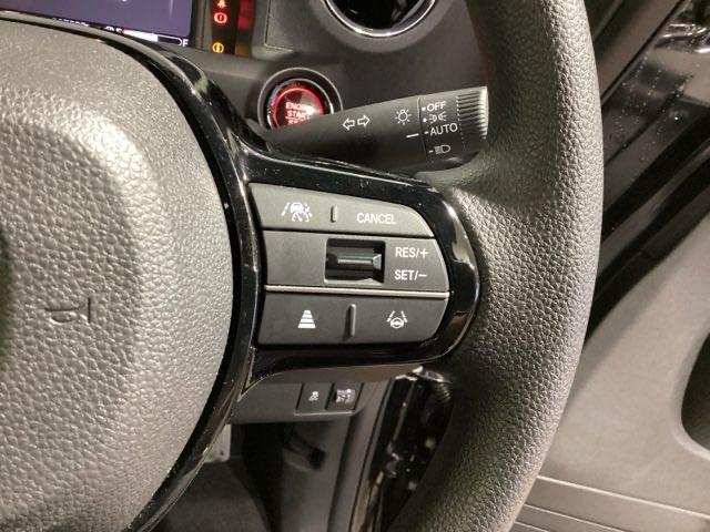 クルーズコントロールを装備しています。高速道路などで一定の速度で走ってくれるので運転が楽ですよ！速度を設定できますので、スピードの出しすぎにも注意できます。