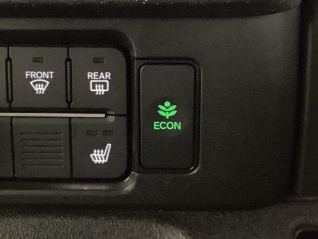 シートヒーターが付いています！寒い日に便利な装備ですね。