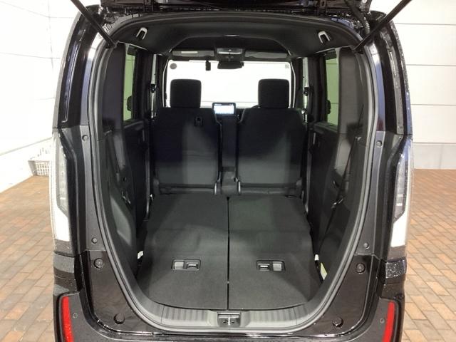 リアシートを倒すと、ラゲッジスペースを広くお使いいただけます！