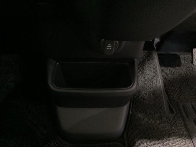 専門業者にて内外装のクリーニングを実施しております！