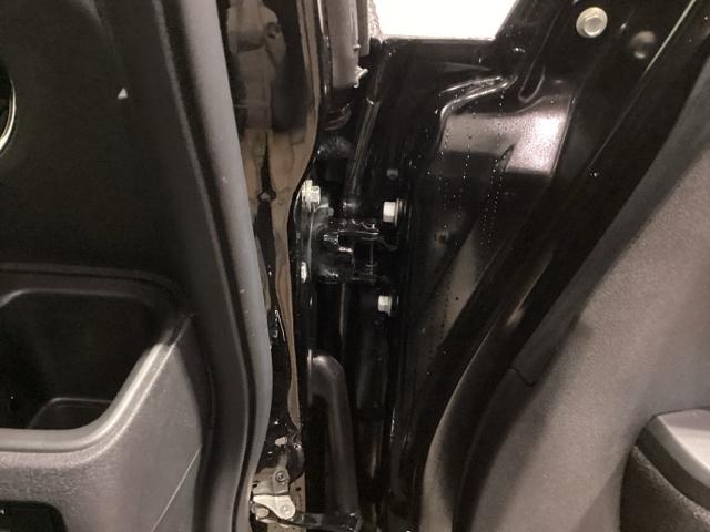 専門業者にて内外装のクリーニングを実施しております！