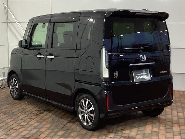 専門業者にて内外装のクリーニングを実施しております！