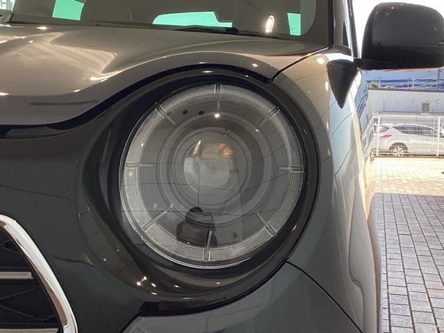 ＬＥＤヘッドライトは、点灯の瞬間から最大光量を発揮し、突然暗くなるトンネルなどでの安定感を高めます。