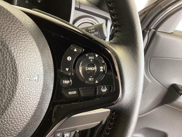クルーズコントロールを装備しています。高速道路などで一定の速度で走ってくれるので運転が楽ですよ！速度を設定できますので、スピードの出しすぎにも注意できます。