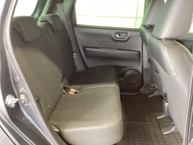 後席も余裕の広さ！ゆったりくつろげます！！