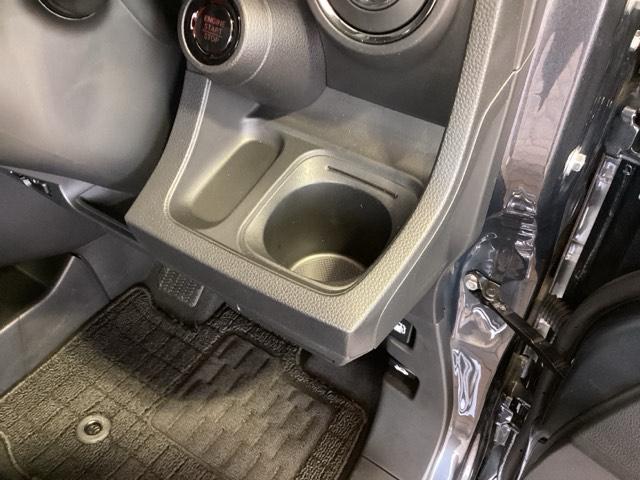 専門業者にて内外装のクリーニングを実施しております！