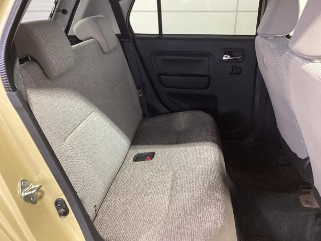 後席も余裕の広さ！ゆったりくつろげます！！