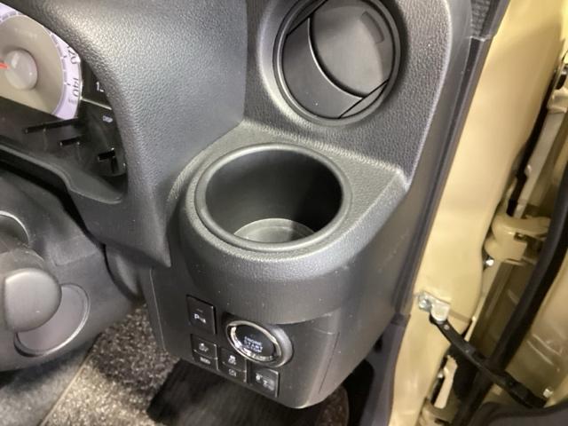 専門業者にて内外装のクリーニングを実施しております！