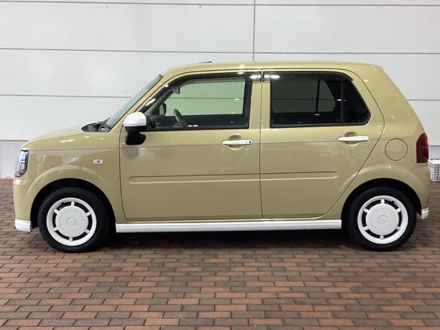 専門業者にて内外装のクリーニングを実施しております！