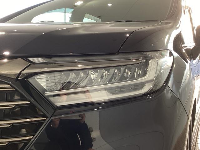 ＬＥＤヘッドライトは、点灯の瞬間から最大光量を発揮し、突然暗くなるトンネルなどでの安定感を高めます。