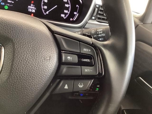 クルーズコントロールを装備しています。高速道路などで一定の速度で走ってくれるので運転が楽ですよ！速度を設定できますので、スピードの出しすぎにも注意できます。