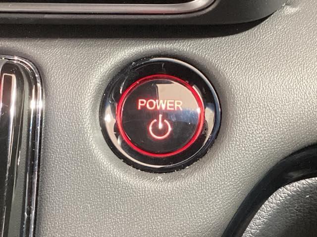 ワンプッシュでエンジンのスタート、ストップが出来て便利です。