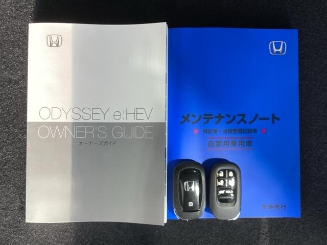 スマートキーは鍵をバッグに入れたままでもドアロックの開閉やエンジンのＯＮ・ＯＦＦができます。夜間や雨の日も鍵を探さなくて良いので便利です。