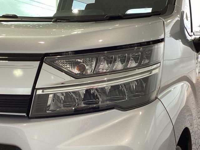 ＬＥＤヘッドライトは、点灯の瞬間から最大光量を発揮し、突然暗くなるトンネルなどでの安定感を高めます。