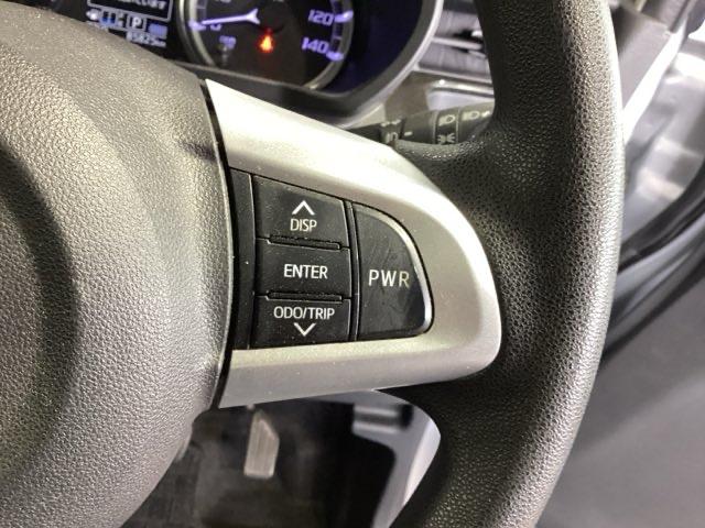 ステアリング周りに各種スイッチがついていて便利です。