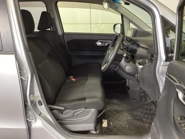 シートは厚めのクッションですのでゆったり座れますよ。